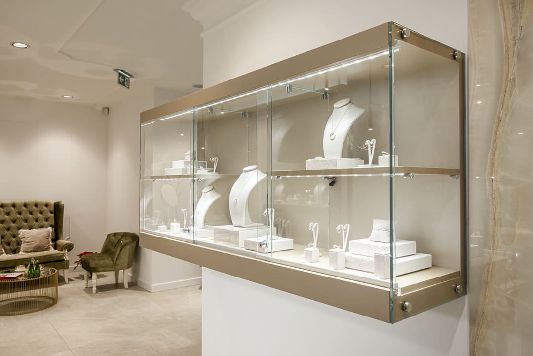 Vitrines d’Exposition Sur Mesure pour Magasins, Bijouteries et Showrooms