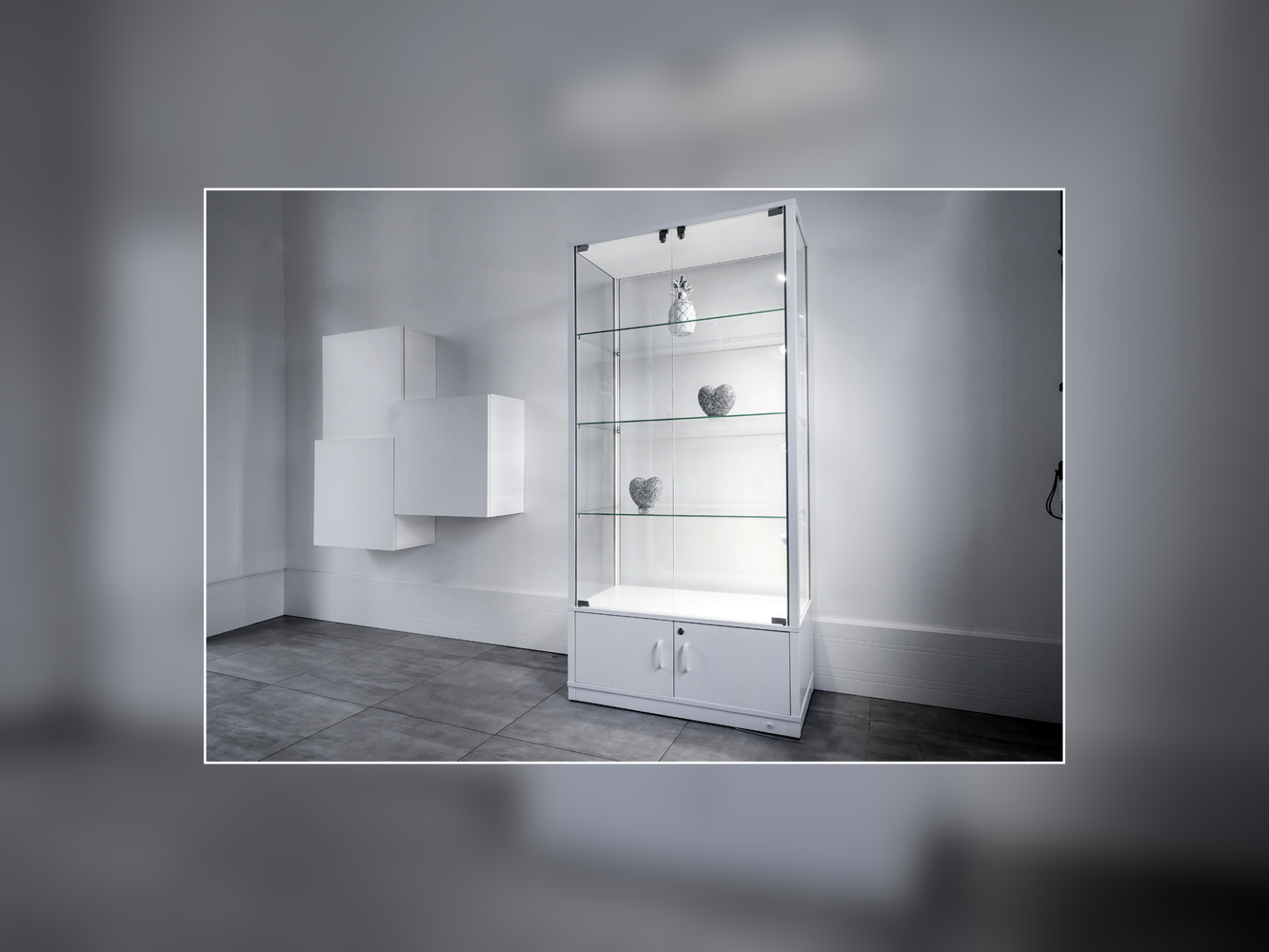 13-vitrine-ambre-blanc